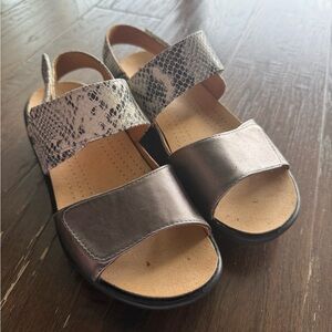 NWOT Revere Como adjustable sandal Sz 7